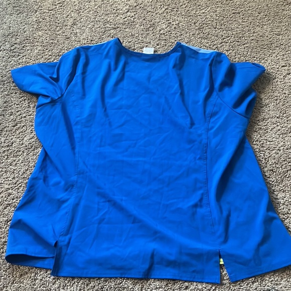 Disney’s Doc McStuffins size 2X scrub top - Picture 4 of 4